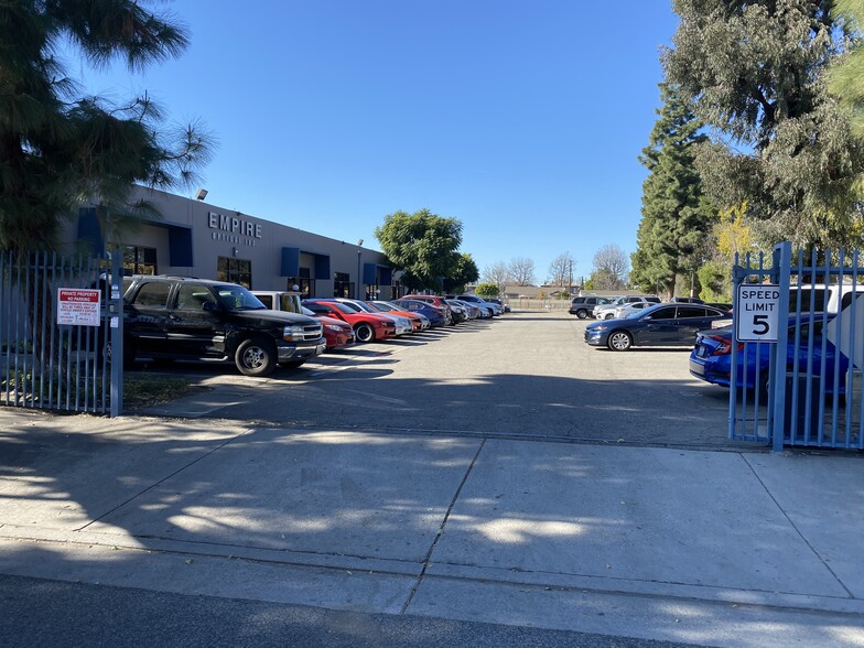 7633 Varna Ave, North Hollywood, CA for lease - Building Photo - Image 2 of 12