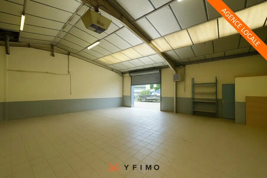 Flex in Gargenville for lease - Interior Photo - Image 1 of 6