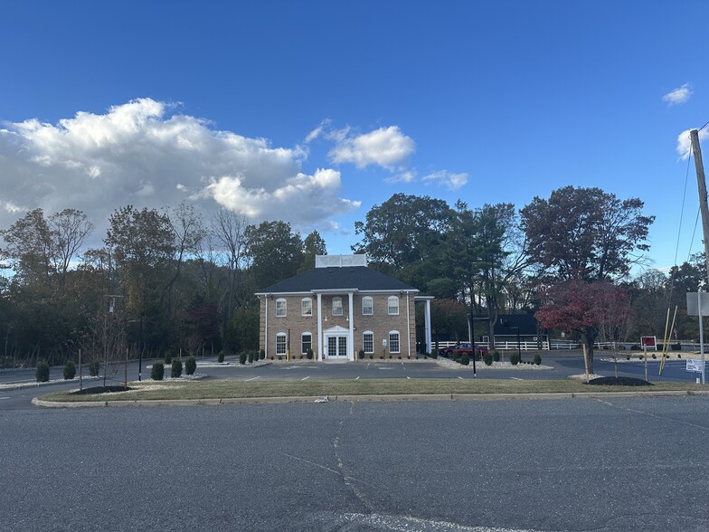 440 State Route 34, Colts Neck, NJ for lease - Building Photo - Image 2 of 9
