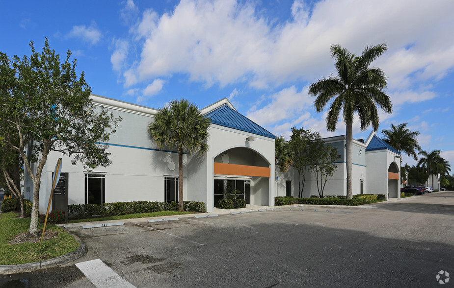 6601 Lyons Rd, Coconut Creek, FL for lease - Primary Photo - Image 2 of 4