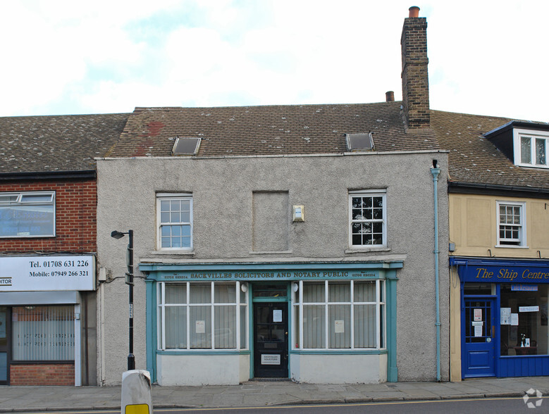 12 Broadway, Rainham for sale - Primary Photo - Image 1 of 17