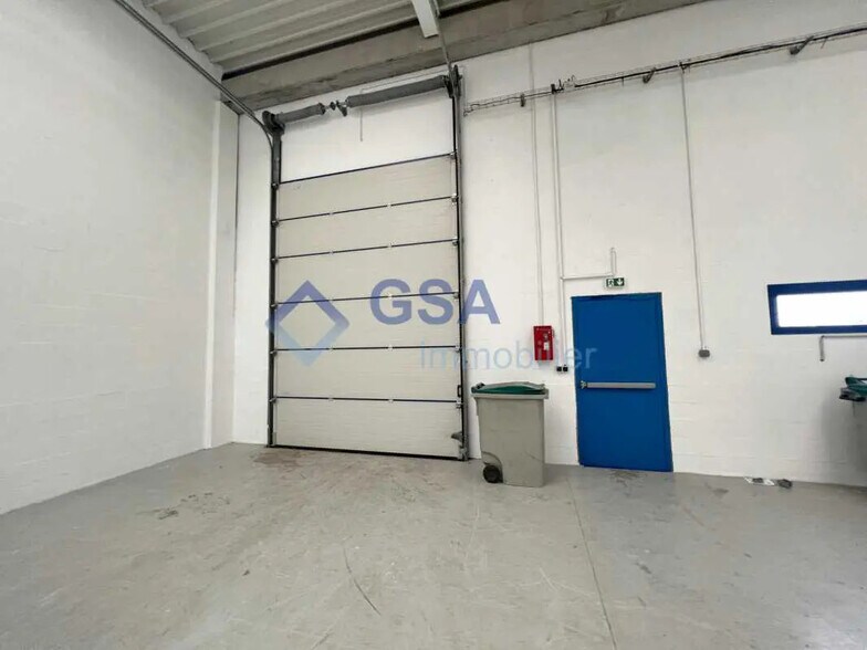 Office in Moissy-Cramayel for lease - Interior Photo - Image 3 of 12