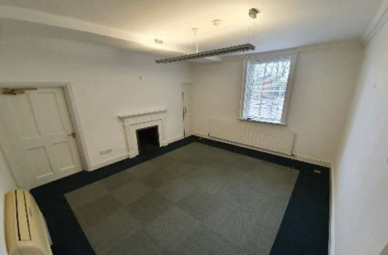 118 High St, Uxbridge for lease - Interior Photo - Image 3 of 6