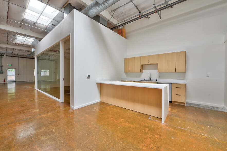 977-979 Commercial St, Palo Alto, CA for lease - Building Photo - Image 3 of 9