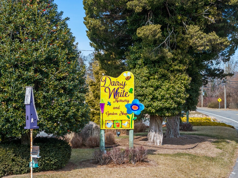 185 N Country Rd, Mount Sinai, NY for sale - Building Photo - Image 1 of 122