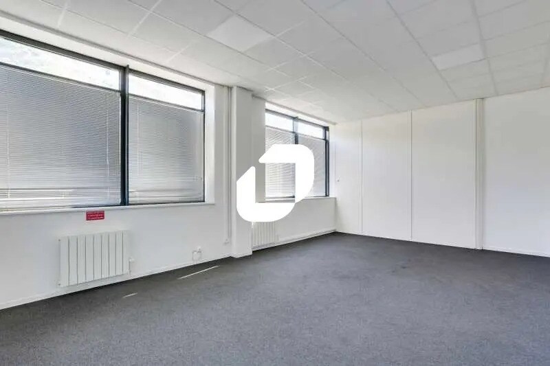 Office in Ivry-sur-Seine for lease - Interior Photo - Image 1 of 13