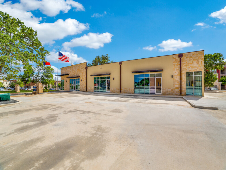 7927 Calle Rialto, San Antonio, TX for lease - Building Photo - Image 2 of 18