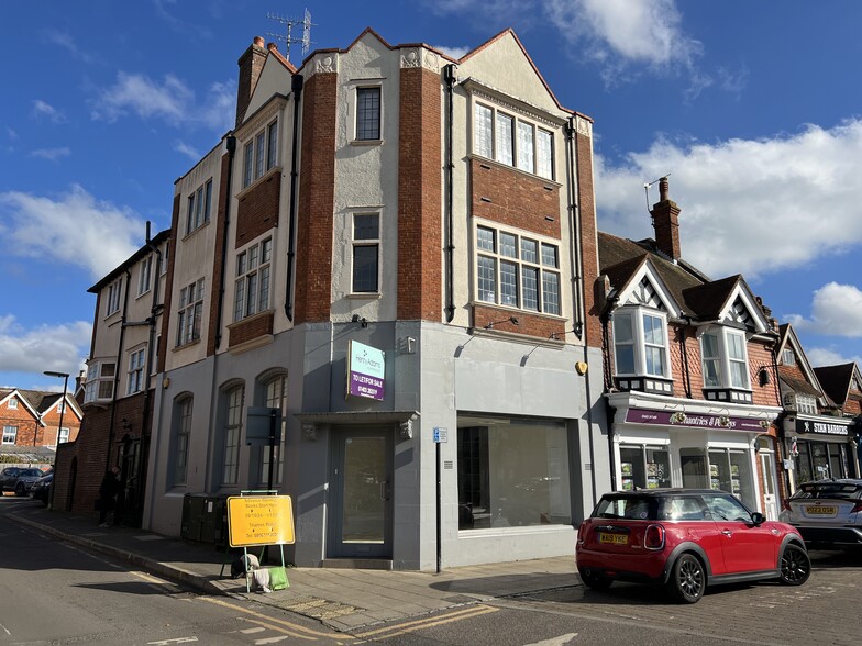 137 High St, Cranleigh for sale - Building Photo - Image 1 of 5