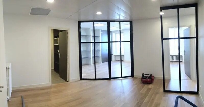 Office in Lyon for lease - Interior Photo - Image 1 of 9