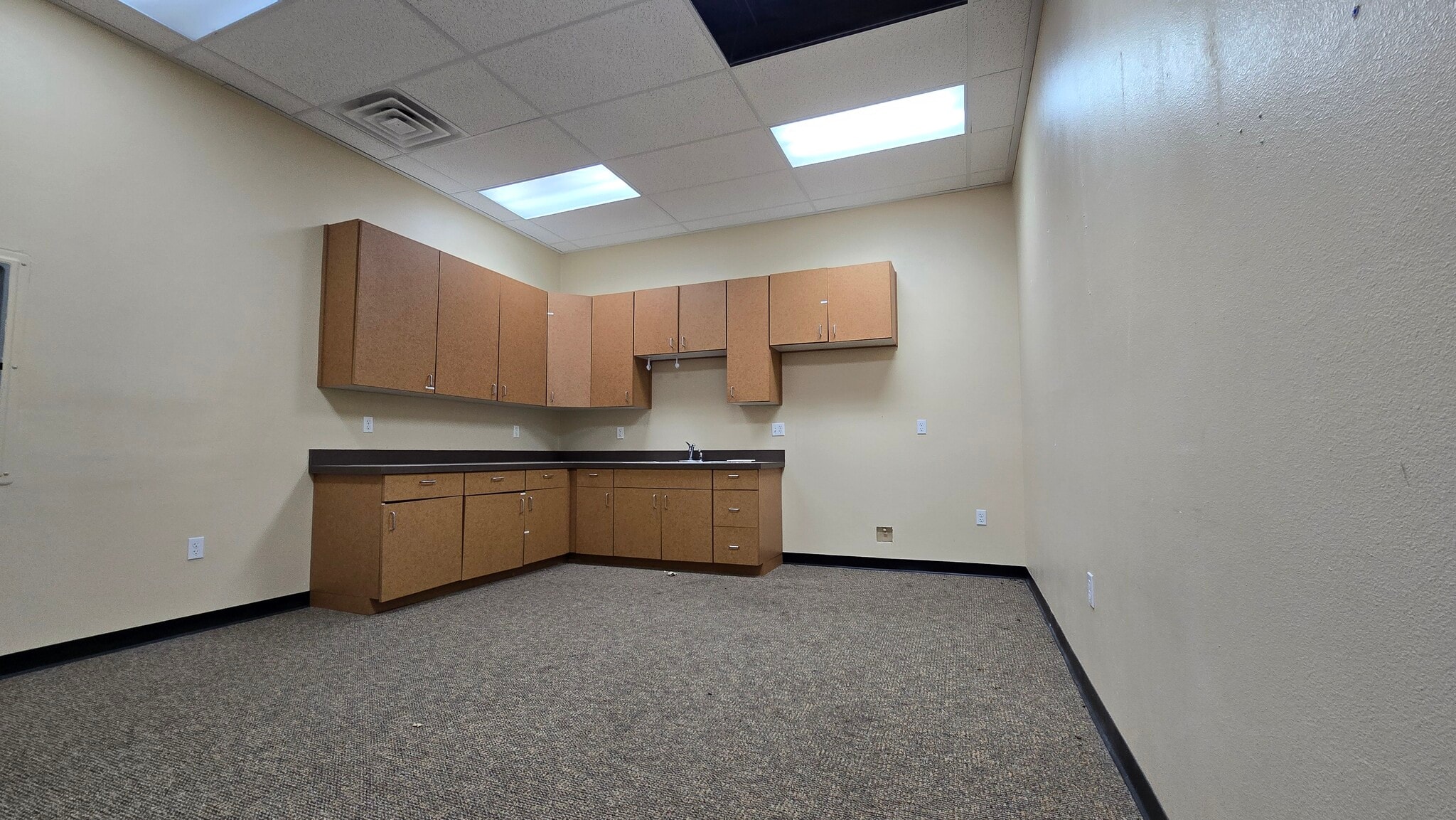 2341 E Postal Dr, Pahrump, NV for lease Interior Photo- Image 1 of 4