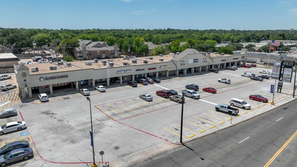 1608-1664 Randol Mill Rd, Arlington, TX for lease - Building Photo - Image 3 of 3