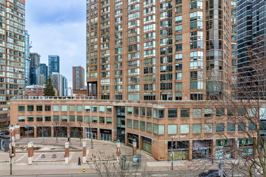 1033 Bay St, Toronto, ON for lease - Building Photo - Image 2 of 7