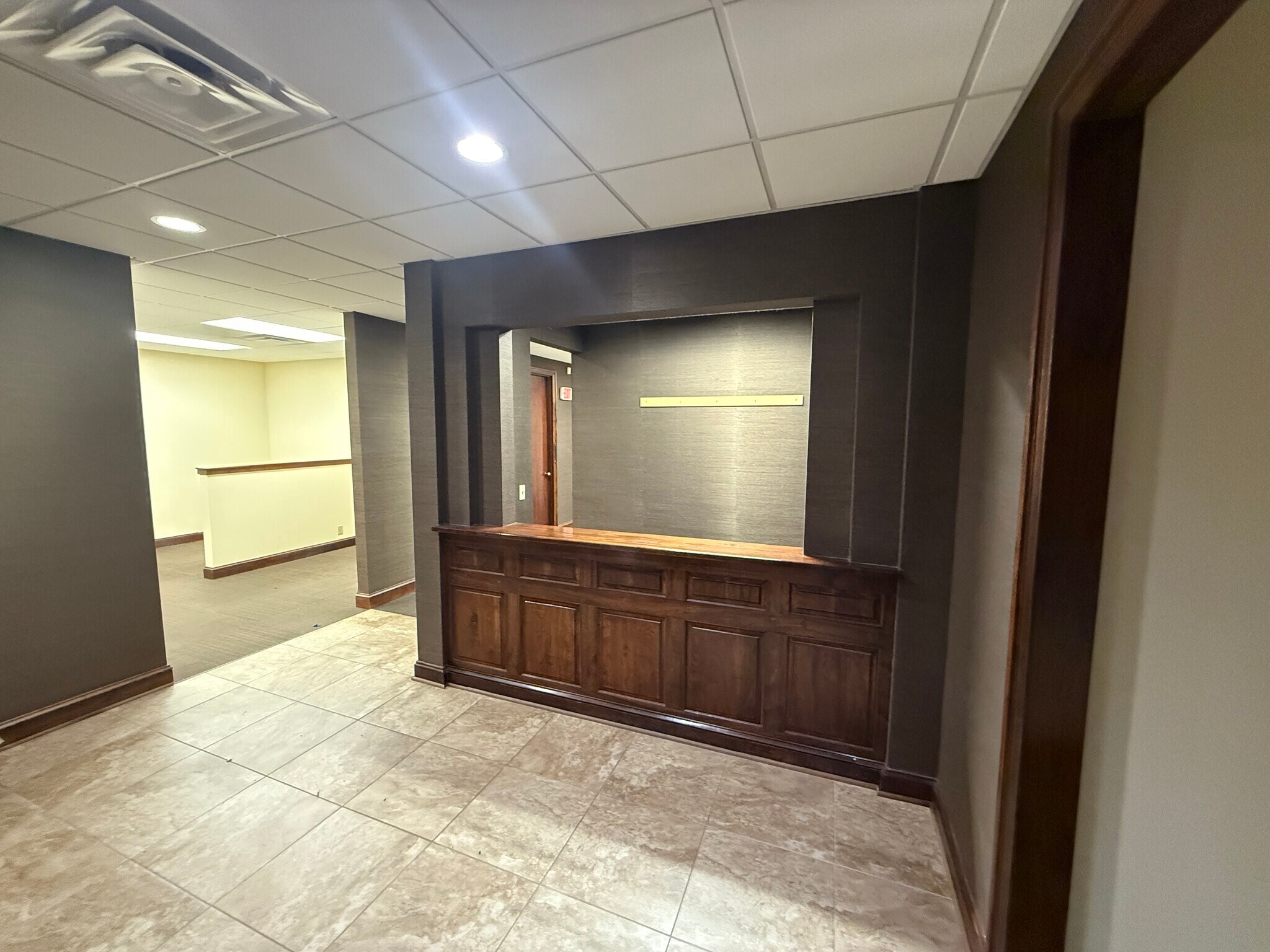 1901 W 47th Pl, Westwood, KS for lease Building Photo- Image 1 of 10
