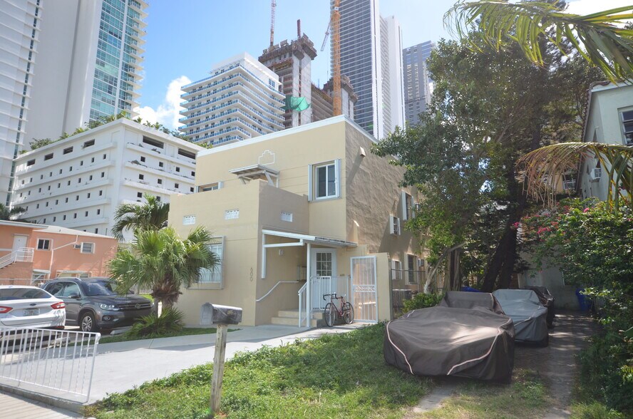 Assemblage in Edgewater portfolio of 3 properties for sale on LoopNet.com - Building Photo - Image 3 of 9