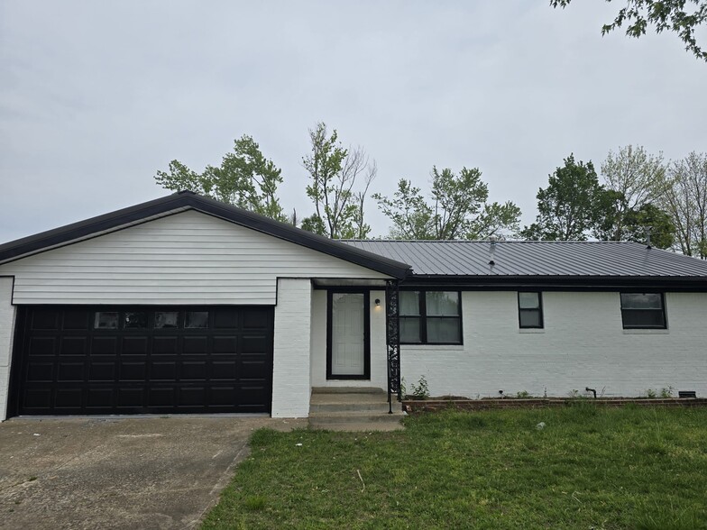 105 SE 14th St, Bentonville, AR for sale - Building Photo - Image 1 of 16