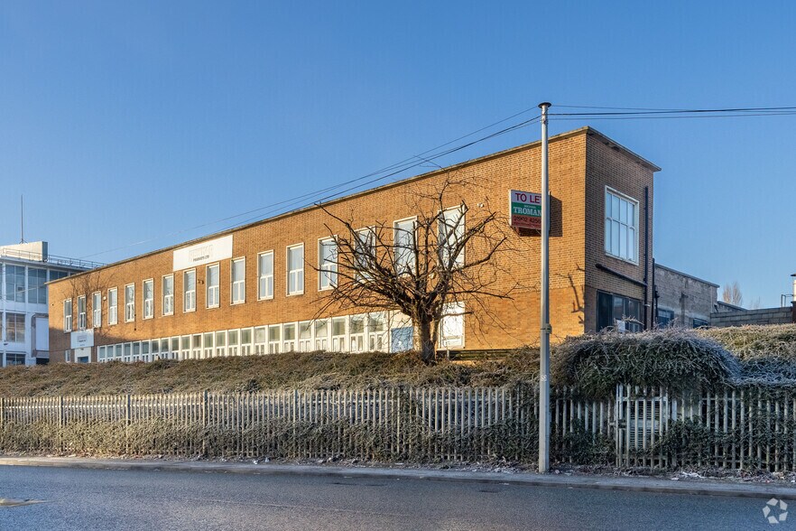 100 Spring Rd, Wolverhampton for lease - Primary Photo - Image 1 of 5