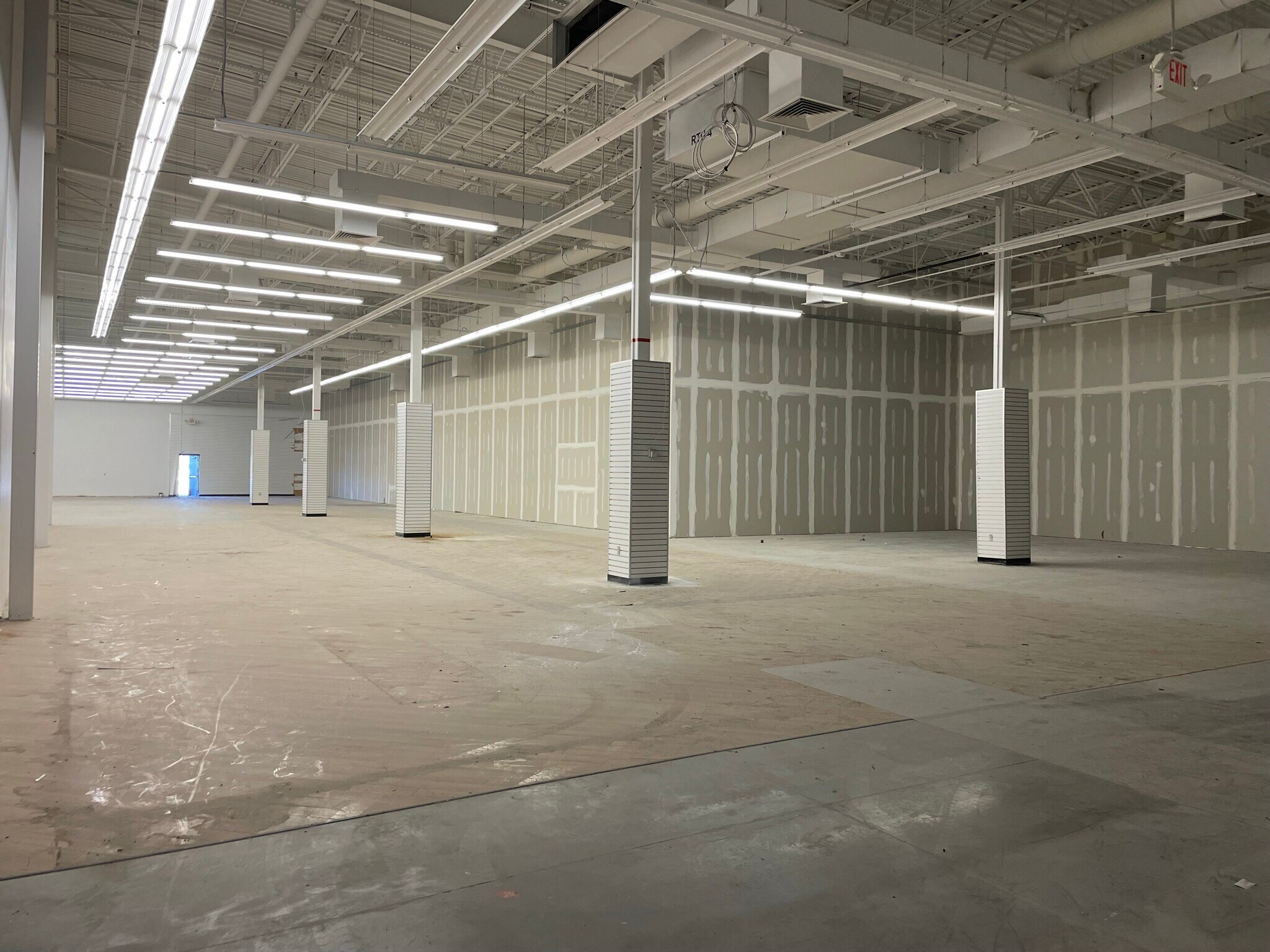 125-131 Topsham Fair Mall Rd, Topsham, ME for sale Interior Photo- Image 1 of 1