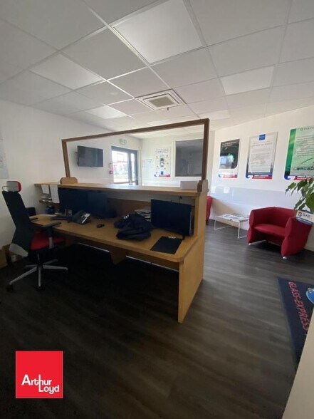 Retail in Chartres for sale - Building Photo - Image 2 of 6