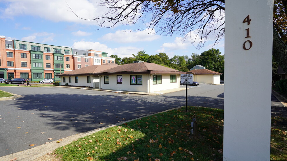 410 Maple Ave W, Vienna, VA for sale - Building Photo - Image 1 of 25