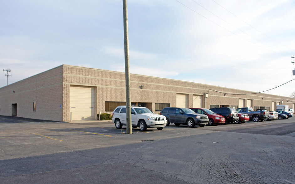 33755-33789 Groesbeck Hwy, Fraser, MI for lease - Building Photo - Image 3 of 3