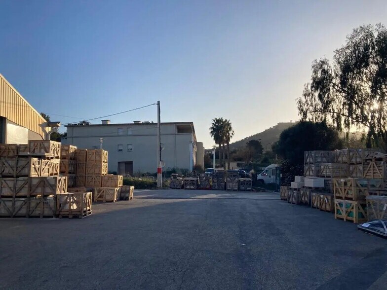 Office in Six-Fours-les-Plages for lease - Building Photo - Image 3 of 10