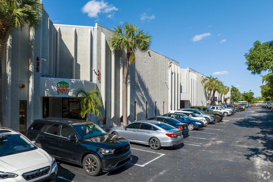 635-695 NW 4th Ave, Fort Lauderdale, FL for lease - Building Photo - Image 2 of 4