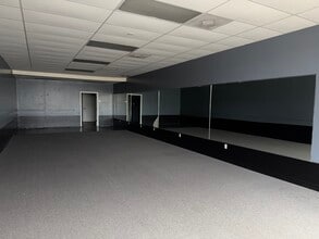 7685 Hacks Cross Rd, Olive Branch, MS for lease Interior Photo- Image 1 of 6