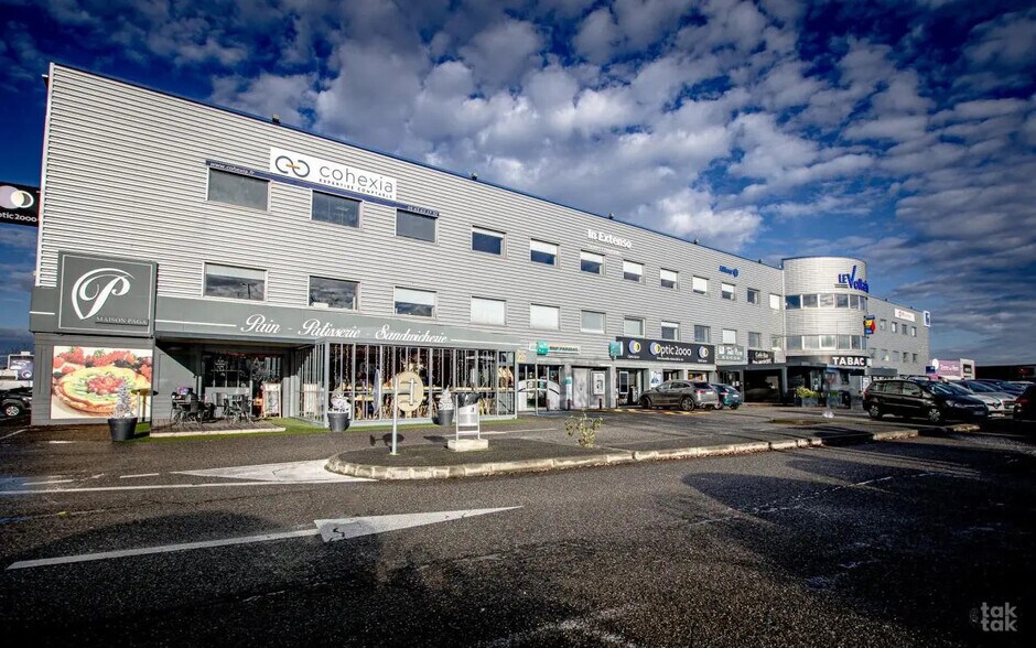 Office in Montauban for lease - Building Photo - Image 1 of 5