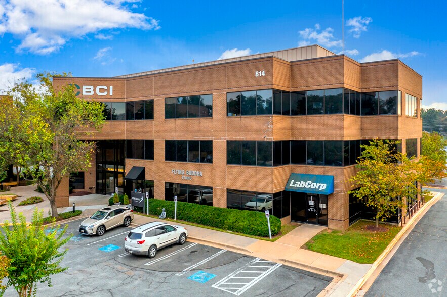 814 W Diamond Ave, Gaithersburg, MD for lease - Building Photo - Image 1 of 24