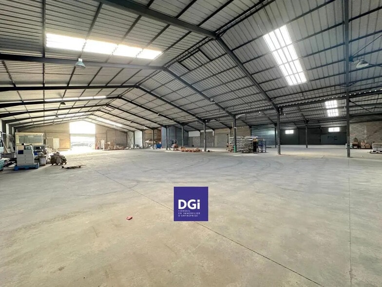 Industrial in Vauvert for lease - Interior Photo - Image 2 of 4