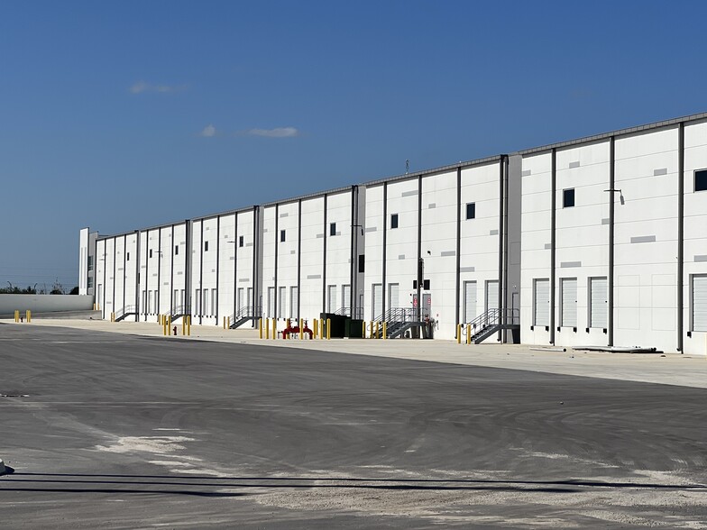 SW Becker Rd, Port Saint Lucie, FL for lease - Building Photo - Image 3 of 8