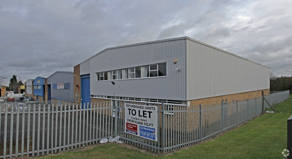 Cradock Rd, Luton for lease - Primary Photo - Image 1 of 9