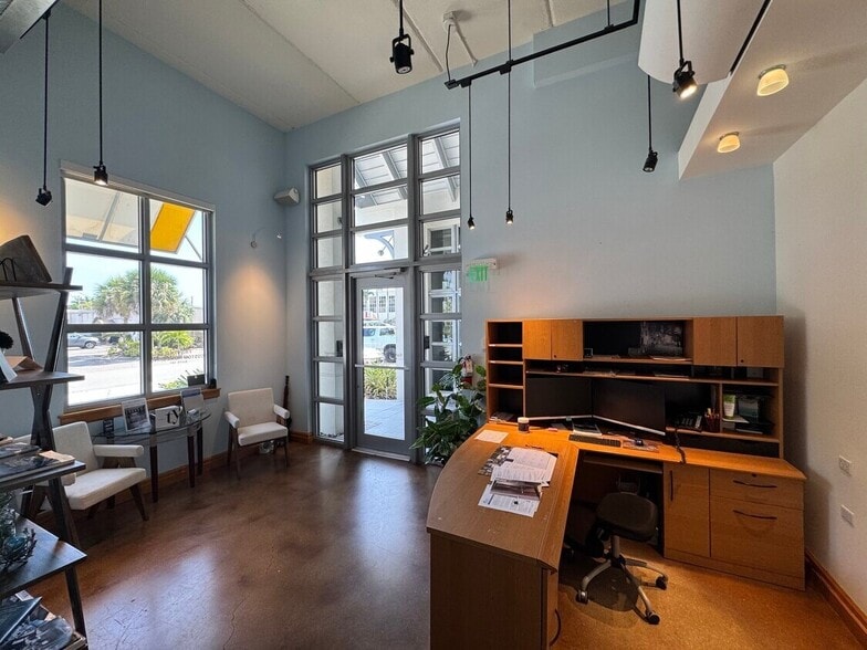 606 9th St N, Naples, FL for lease - Interior Photo - Image 2 of 9