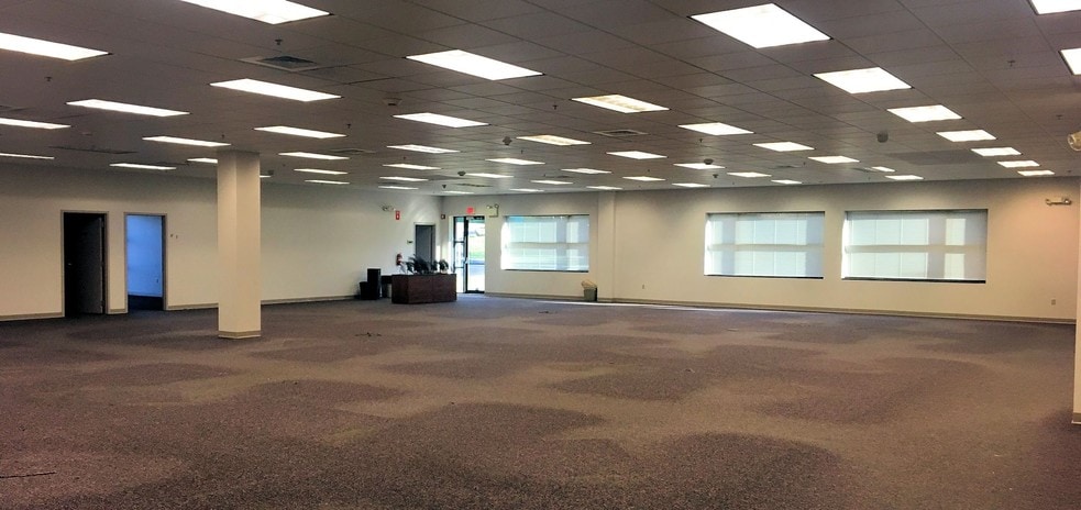 5095 Ritter Rd, Mechanicsburg, PA for lease - Interior Photo - Image 2 of 23