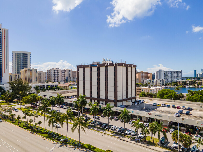 2500 E Hallandale Beach Blvd, Hallandale Beach, FL for lease - Building Photo - Image 3 of 23