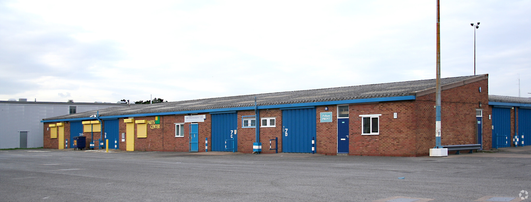 6 Estate Rd, Grimsby for lease Primary Photo- Image 1 of 2