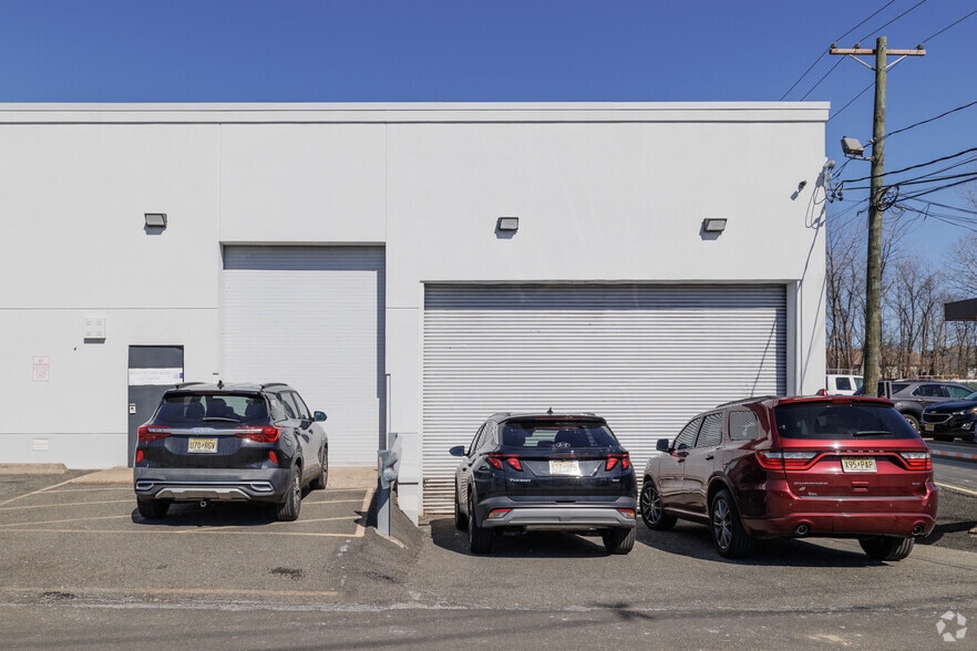 1-5 Plant Rd, Hasbrouck Heights, NJ for lease - Building Photo - Image 3 of 6