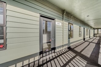 25500 SE Stark St, Gresham, OR for lease Building Photo- Image 1 of 11