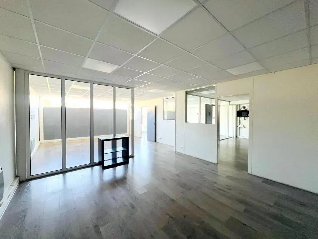 Office in Maule for lease Interior Photo- Image 1 of 4