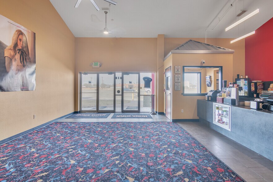 120 MLK Industrial Blvd W, Lockhart, TX 78644 Hometown Cinema current