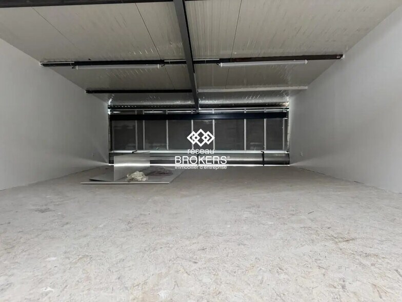 Retail in Aubervilliers for lease - Interior Photo - Image 2 of 3