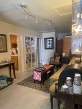 1422 28th St, Sacramento, CA for sale Interior Photo- Image 2 of 7