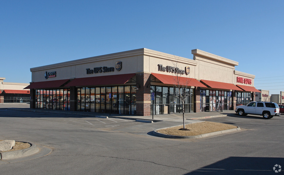 1910-2040 W 31st St, Lawrence, KS for lease - Building Photo - Image 1 of 6