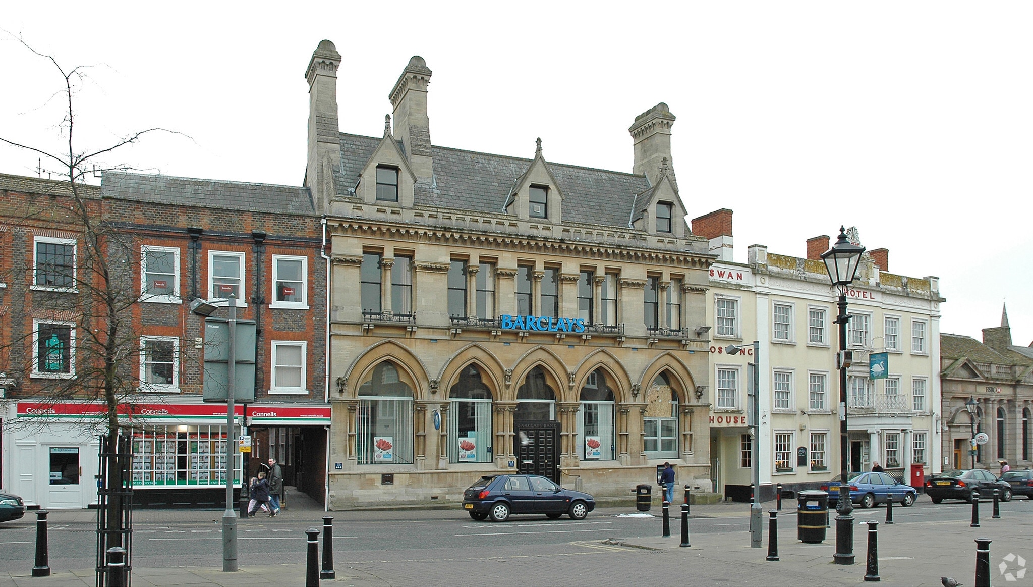 2 Market Sq, Leighton Buzzard for lease Primary Photo- Image 1 of 2