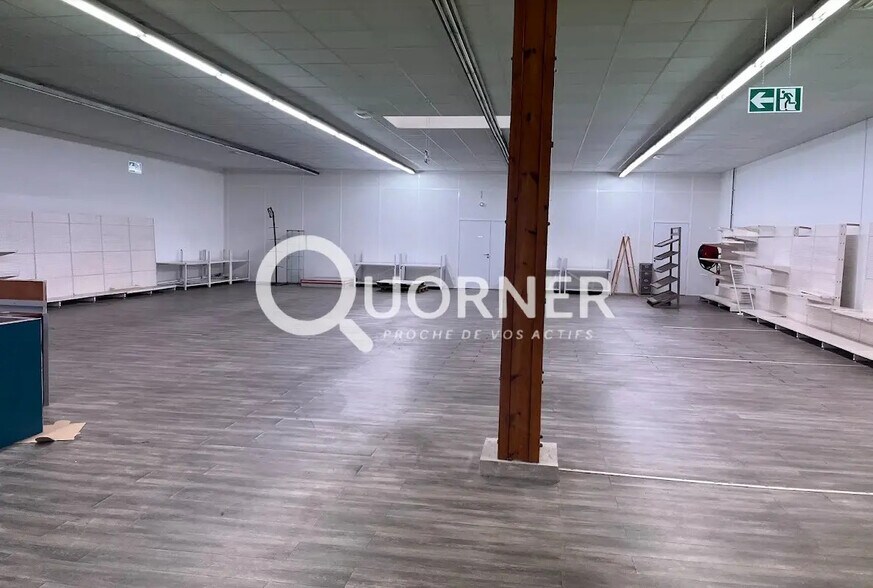 Retail in Langon for lease - Building Photo - Image 2 of 4