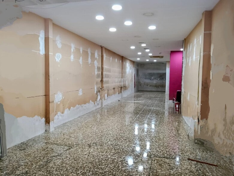 Retail in Algemesí for sale - Interior Photo - Image 1 of 8