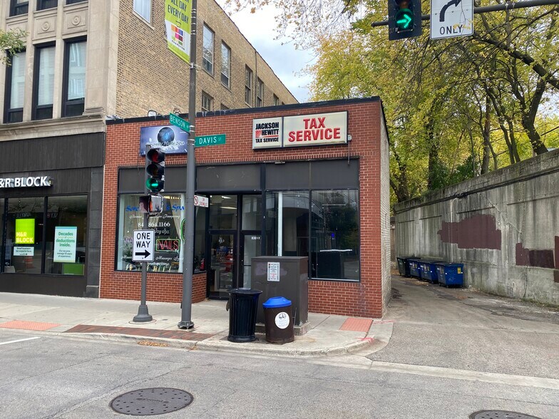 830 Davis St, Evanston, IL for lease - Building Photo - Image 1 of 5