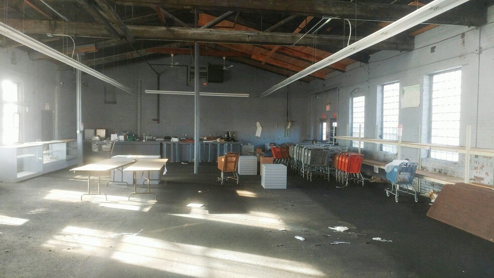 142 E Britannia St, Taunton, MA for lease - Interior Photo - Image 2 of 2