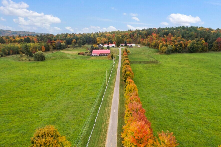 252 Ch De L'ancien Nichabau, Chapeau, QC J0X 1M0 NORTH FORK