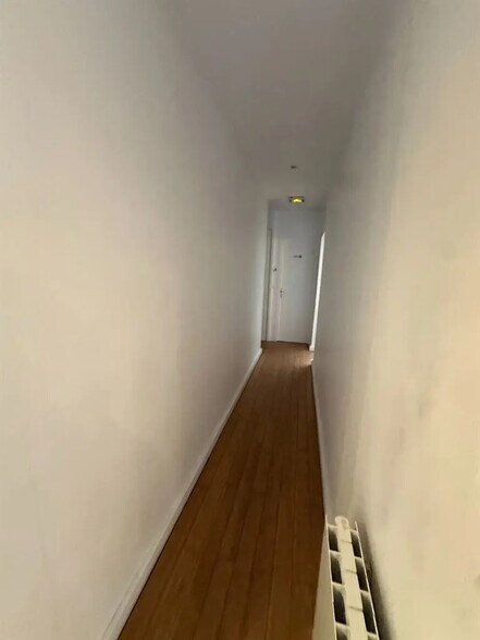 Retail in Neuilly-sur-Seine for lease - Interior Photo - Image 3 of 10